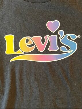 Levi’s Multi-Colour Logo Women’s Fit Graphic Tee